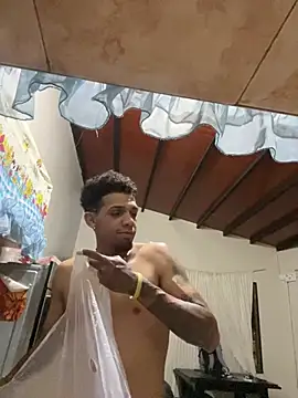 Valentino-elTuyo online show from 02-22-26, 03:40