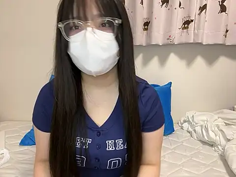 Snapshot of YUKINA_00 chatting on 10-15-25, 04:51 YUKINA 00 online show from 10-15-25, 04:51