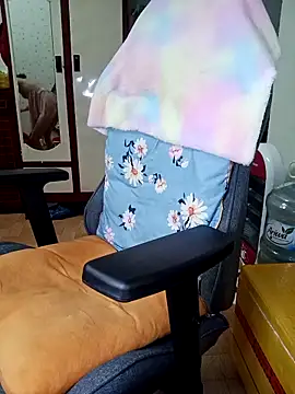 Snapshot of BiCute688 chatting on 12-18-25, 08:53 BiCute688 online show from 12-18-25, 08:53