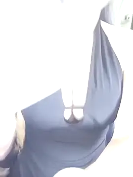 Snapshot of BiCute688 chatting on 02-09-26, 01:04 BiCute688 online show from 02-09-26, 01:04