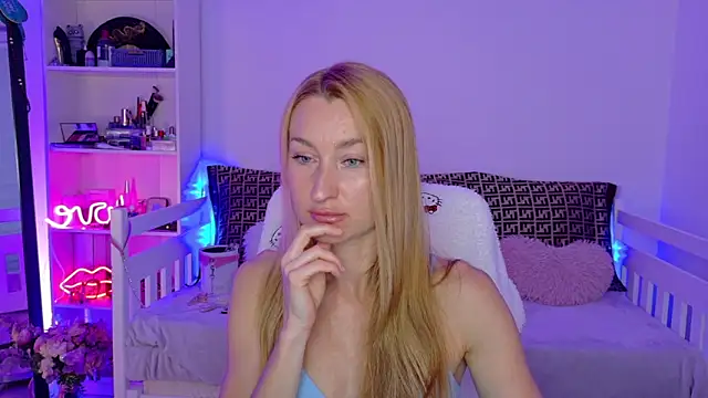 MysticRoxanne online show from 12-23-25, 06:55