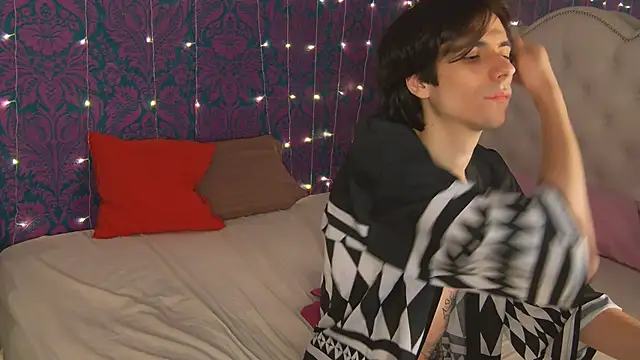 Ellis Rin online show from 10-27-25, 08:57