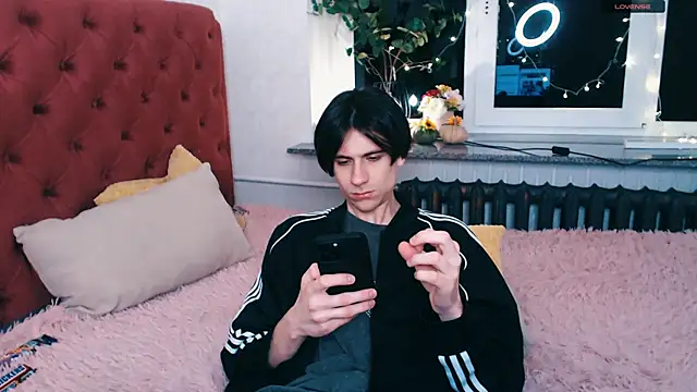 Ellis Rin online show from 11-24-25, 06:57