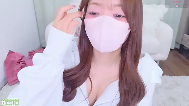 Seira  nn online show from 06-17-26, 03:57