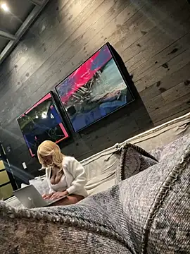 tia   fox online show from 02-21-26, 06:58