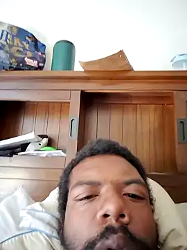 Snapshot of MrBigDickShow chatting on 10-27-25, 04:33 MrBigDickShow online show from 10-27-25, 04:33