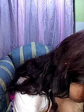 Snapshot of linda_swett chatting on 12-13-25, 11:21 linda swett online show from 12-13-25, 11:21