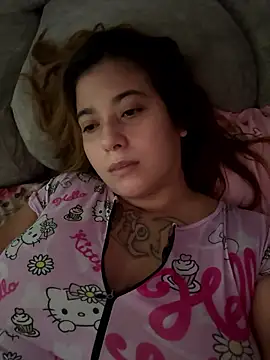 Snapshot of violeticafox chatting on 01-11-26, 03:33 violeticafox online show from 01-11-26, 03:33