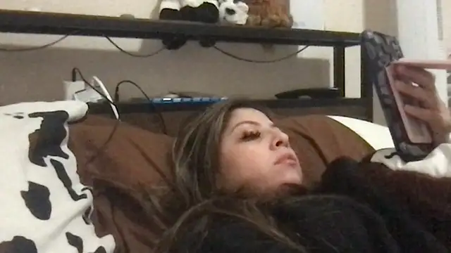 Snapshot of bunnygorl12 chatting on 11-19-25, 10:04 bunnygorl12 online show from 11-19-25, 10:04