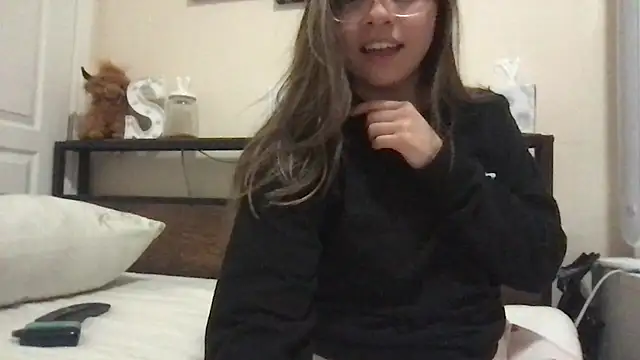 Snapshot of bunnygorl12 chatting on 12-01-25, 03:44 bunnygorl12 online show from 12-01-25, 03:44