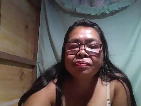 Snapshot of cris_tita chatting on 07-15-26, 04:23 cris tita online show from 07-15-26, 04:23