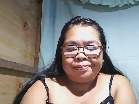 Snapshot of cris_tita chatting on 07-20-26, 05:15 cris tita online show from 07-20-26, 05:15