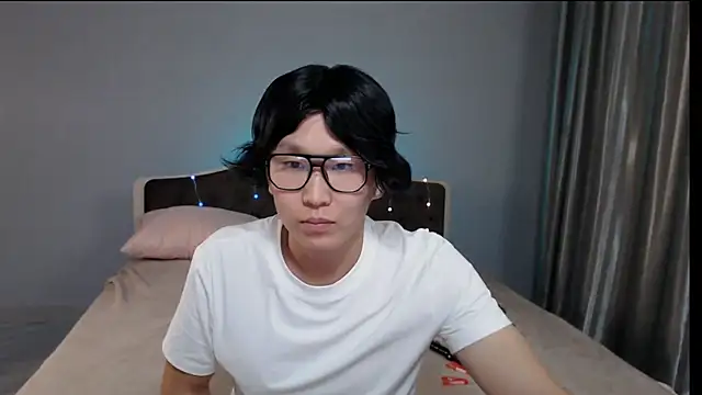Snapshot of KaiChicken chatting on 10-12-25, 02:32 KaiChicken online show from 10-12-25, 02:32
