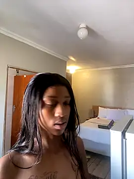 Snapshot of Sirah1 chatting on 10-16-25, 10:27 Sirah1 online show from 10-16-25, 10:27