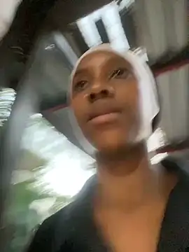 Snapshot of Sirah1 chatting on 10-21-25, 04:19 Sirah1 online show from 10-21-25, 04:19