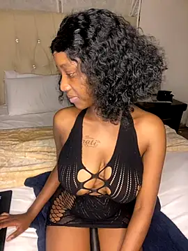 Snapshot of Sirah1 chatting on 11-18-25, 03:01 Sirah1 online show from 11-18-25, 03:01