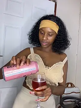 Snapshot of Sirah1 chatting on 11-20-25, 10:20 Sirah1 online show from 11-20-25, 10:20