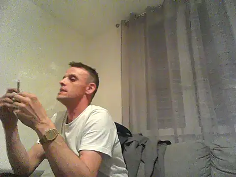 Snapshot of shorty-phat chatting on 11-13-25, 01:04 shorty-phat online show from 11-13-25, 01:04