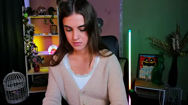 Snapshot of lina_fox12 chatting on 10-17-25, 12:30 lina fox12 online show from 10-17-25, 12:30