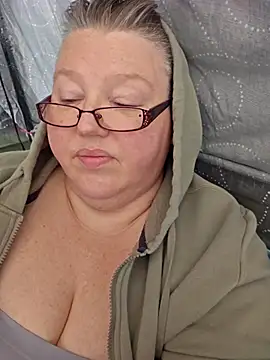 Snapshot of Budd_Bunney chatting on 12-17-25, 04:13 Budd Bunney online show from 12-17-25, 04:13