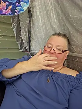 Snapshot of Budd_Bunney chatting on 12-21-25, 04:47 Budd Bunney online show from 12-21-25, 04:47