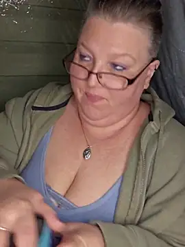 Snapshot of Budd_Bunney chatting on 02-04-26, 02:28 Budd Bunney online show from 02-04-26, 02:28