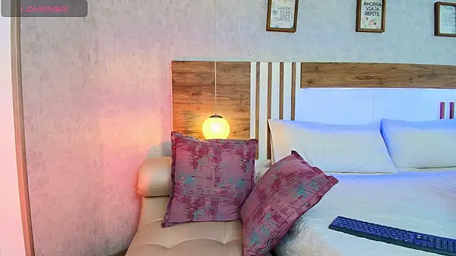 LucianaWainN online show from 04-28-26, 02:00