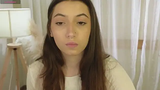 Snapshot of slow_flower chatting on 12-20-25, 12:23 slow flower online show from 12-20-25, 12:23