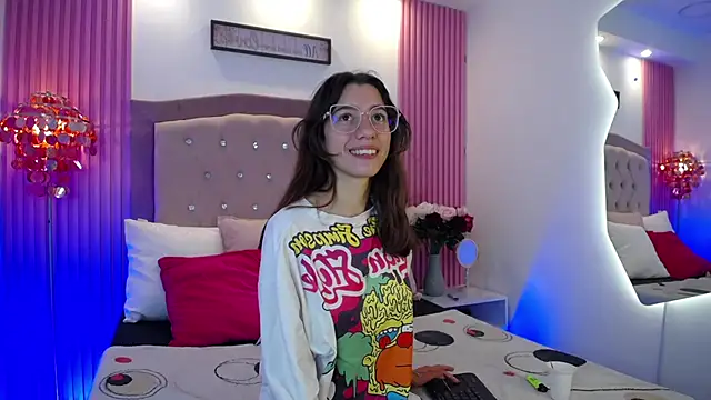 MarinetteLux online show from 03-02-26, 07:43