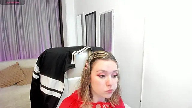 Lucia Copper online show from 11-01-25, 03:30