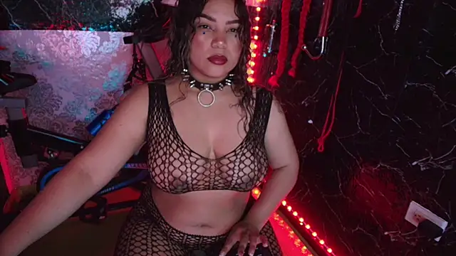 scarlet queen   online show from 12-15-25, 08:35