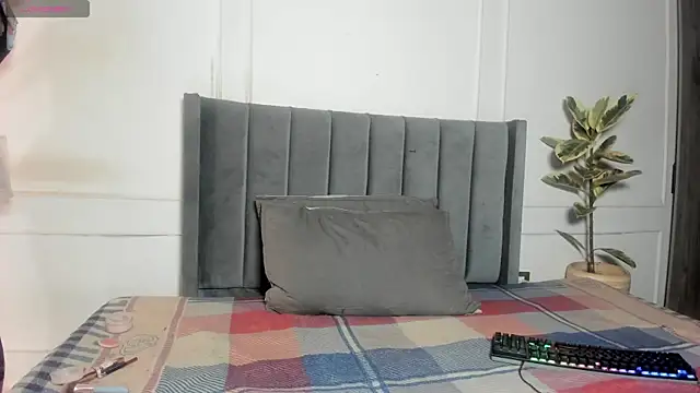 Snapshot of luxuryheaven_8 chatting on 12-17-25, 09:21 luxuryheaven 8 online show from 12-17-25, 09:21