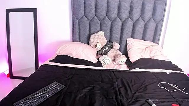 ArihanaTylor online show from 11-14-25, 01:48