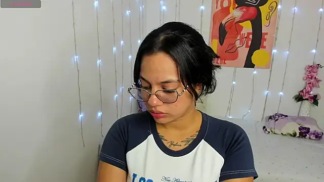 Snapshot of paris_blue chatting on 10-11-25, 11:47 paris blue online show from 10-11-25, 11:47