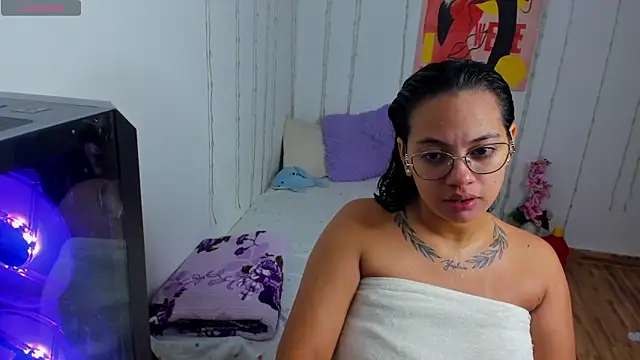 Snapshot of paris_blue chatting on 10-22-25, 12:11 paris blue online show from 10-22-25, 12:11