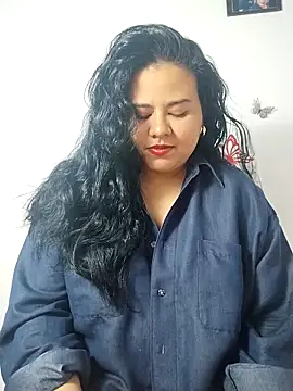 Snapshot of Tania_cruz_ chatting on 12-21-25, 08:38 Tania cruz online show from 12-21-25, 08:38