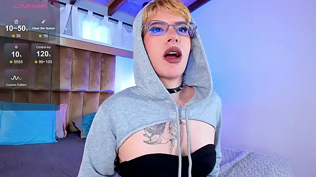 Snapshot of SamyShark chatting on 10-08-25, 01:53 SamyShark online show from 10-08-25, 01:53