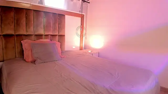 Snapshot of SamyShark chatting on 10-17-25, 02:08 SamyShark online show from 10-17-25, 02:08