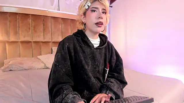 Snapshot of SamyShark chatting on 01-13-26, 04:40 SamyShark online show from 01-13-26, 04:40