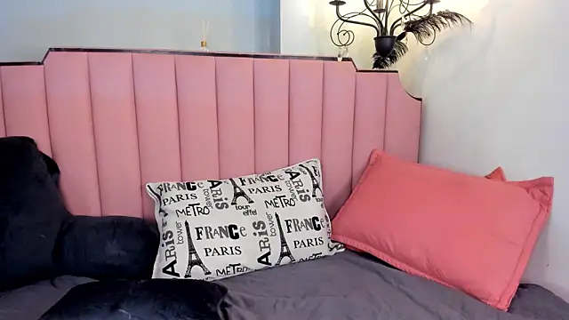 Snapshot of SamyShark chatting on 02-13-26, 01:18 SamyShark online show from 02-13-26, 01:18