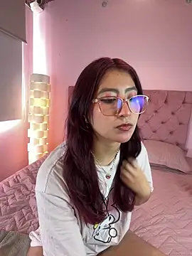 Snapshot of saramooon chatting on 10-24-25, 01:07 saramooon online show from 10-24-25, 01:07