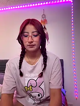 Snapshot of saramooon chatting on 11-20-25, 01:11 saramooon online show from 11-20-25, 01:11