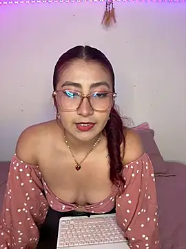 Snapshot of saramooon chatting on 04-06-26, 02:07 saramooon online show from 04-06-26, 02:07