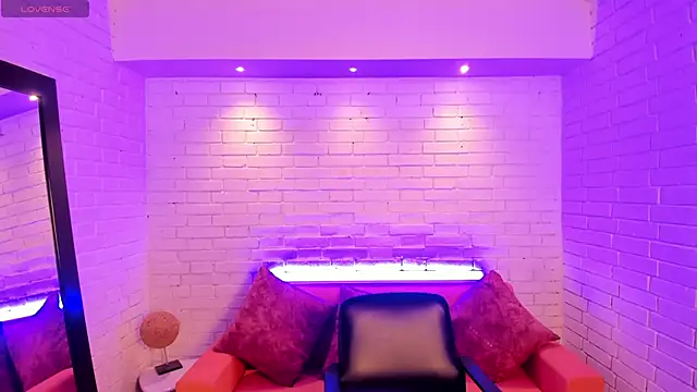 VenusCooper online show from 11-04-25, 07:24