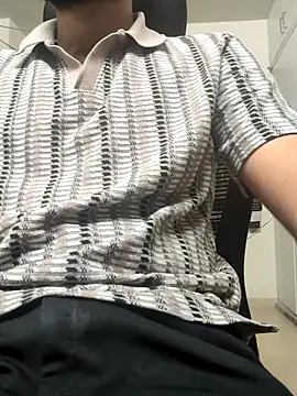 Snapshot of ag213 chatting on 11-04-25, 02:05 ag213 online show from 11-04-25, 02:05