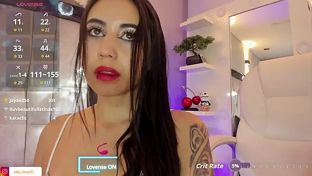 Snapshot of niky_love21 chatting on 05-18-26, 04:07 niky love21 online show from 05-18-26, 04:07