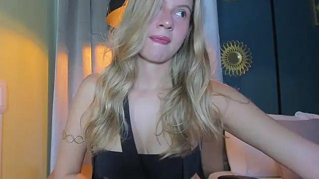 Snapshot of mia_curry chatting on 02-27-26, 07:14 mia curry online show from 02-27-26, 07:14