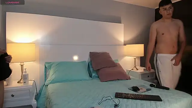 Snapshot of Dylan_Katte chatting on 11-19-25, 01:05 Dylan Katte online show from 11-19-25, 01:05