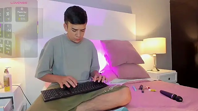 Snapshot of Dylan_Katte chatting on 12-17-25, 03:12 Dylan Katte online show from 12-17-25, 03:12