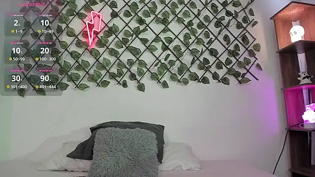 Shinny Crystal online show from 10-30-25, 01:23